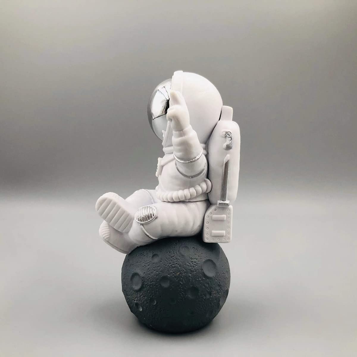 Ecacon Figurine Astronaut Statue Spaceman Décor,Desktop & Tabletop Decorative Cute Mini Space Figure Ornament,Cake Toppers Decoration and Craft Gift(Silver and White Astronaut Figurine)