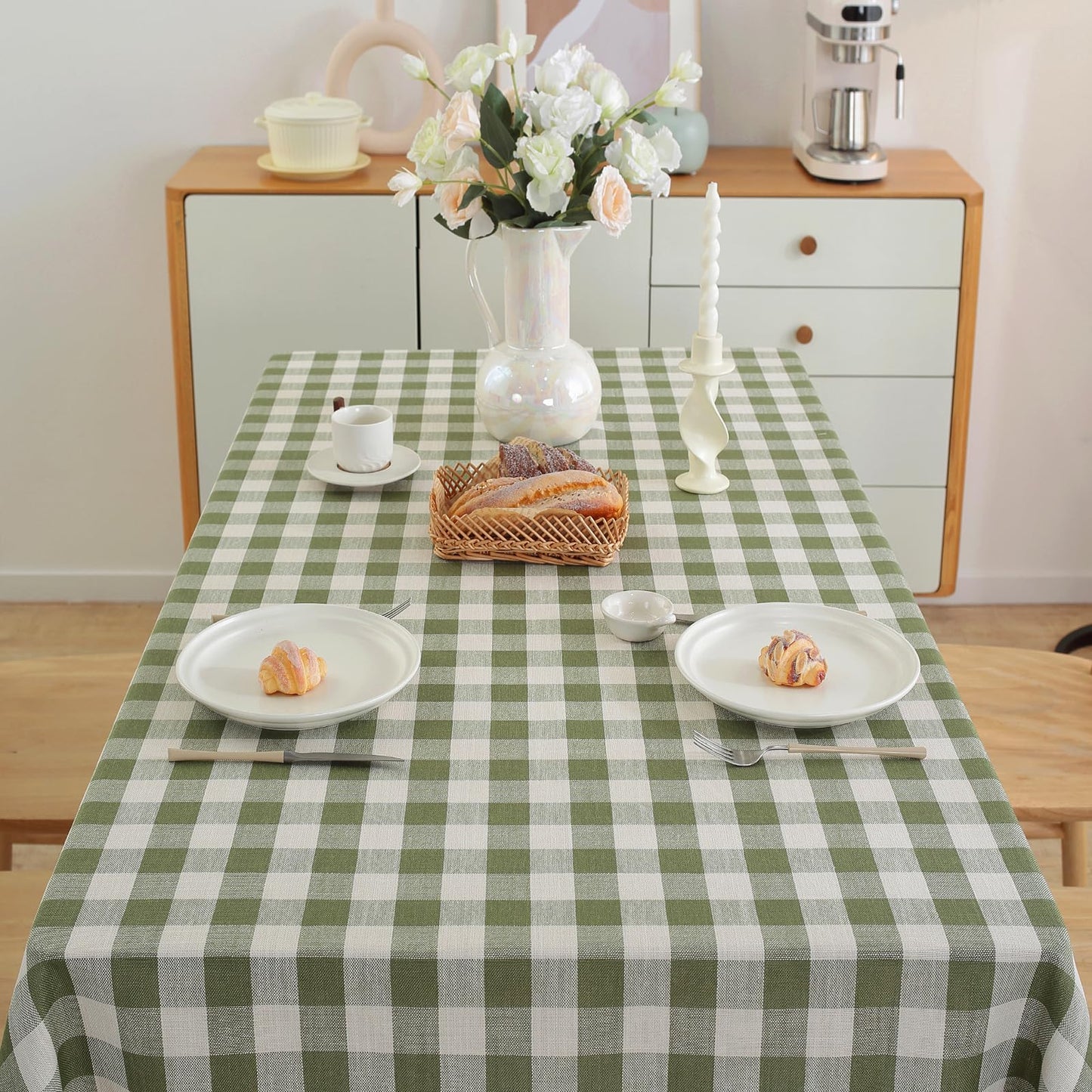 Alsoo Checkered Rectangle Tablecloth Cotton Linen Fabric Gingham Table Cloth Buffalo Plaid Table Cover with Tassel Wrinkle Free Washable for Kitchen Dining Picnic, Green and White, 55X75''