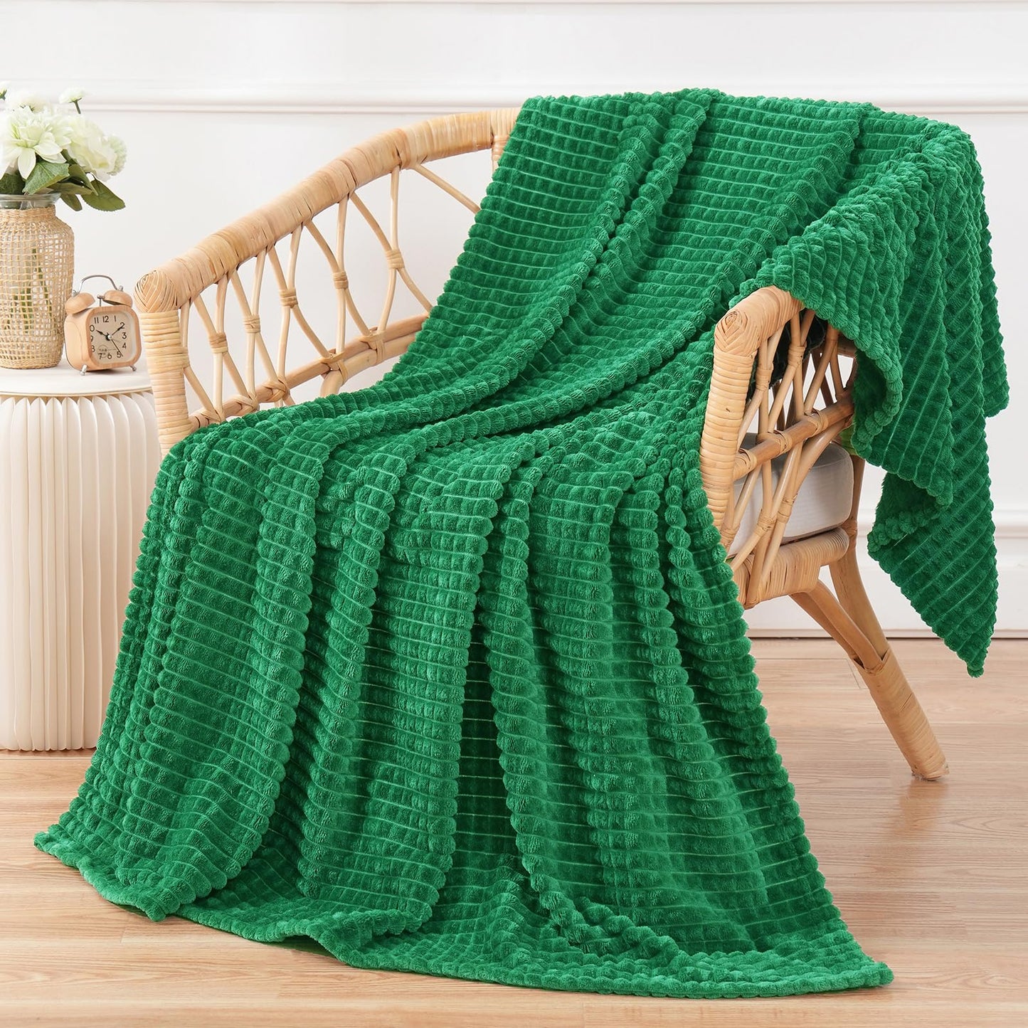Puncuntex Flannel Fleece Throw Blanket Classic Green 50"×60",Super Soft Plush Cozy Blanket with Square Grid Design Luxury for Couch Sofa Chair