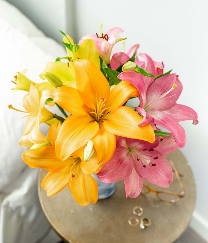 From You Flowers - Stunning Lily Bouquet with Glass Vase (Fresh Flower Bouquets) Birthday, Anniversary, Get Well, Congratulations, Thank You, All Occasions