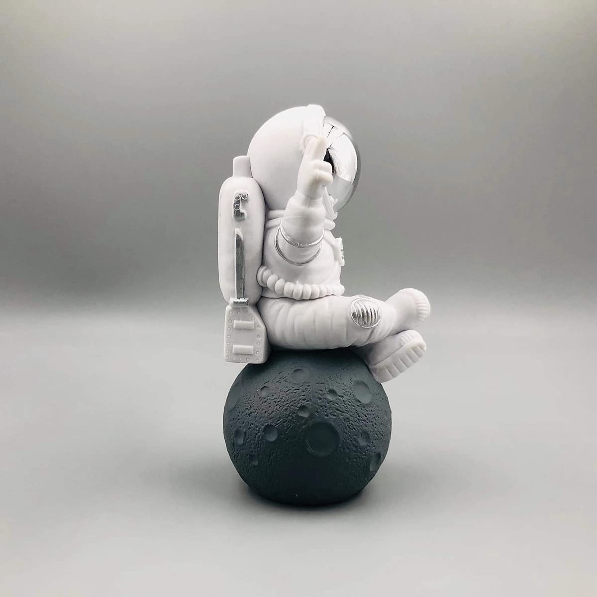 Ecacon Figurine Astronaut Statue Spaceman Décor,Desktop & Tabletop Decorative Cute Mini Space Figure Ornament,Cake Toppers Decoration and Craft Gift(Silver and White Astronaut Figurine)