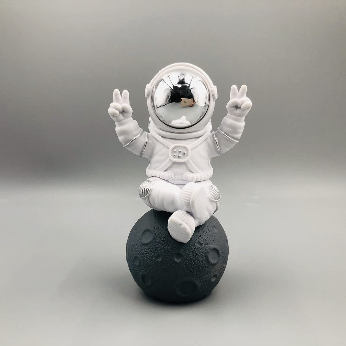 Ecacon Figurine Astronaut Statue Spaceman Décor,Desktop & Tabletop Decorative Cute Mini Space Figure Ornament,Cake Toppers Decoration and Craft Gift(Silver and White Astronaut Figurine)
