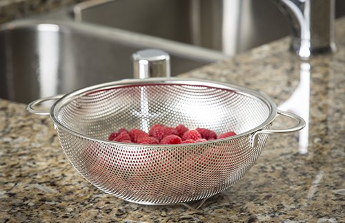 Tablecraft 1.5 Quart Colander with Handles, Stainless Steel