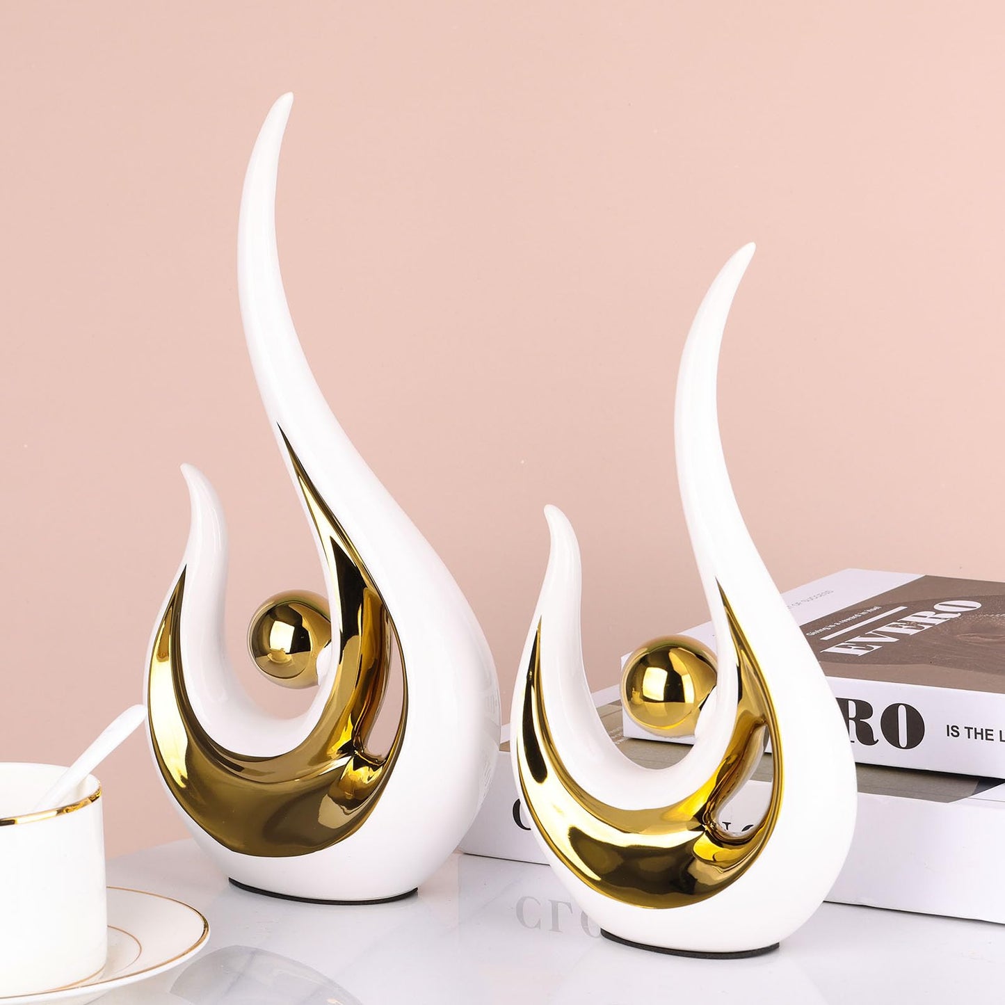 XMGZQ 2pcs White and Gold Modern Abstract Art Statue Table Decoration,Elegantes Ceramic Statue for Home Décor Accent,Mantel,Bookshelf,Centerpiece Table Decorations for Dining Room,adornos para sala