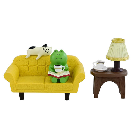Mevodeata Cute Mini Frog Figurine with Small Sofa and Lamp Table Resin Frog Figure for Office Home Decor - Cute Frog Gift for Frog Lovers (Yellow Sofa)