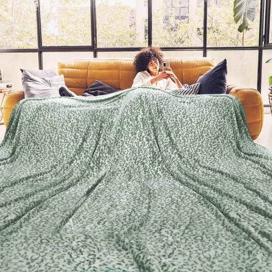 ZHIKU Fleece Blankets Throw Purple Throw Blanket Lightweight Soft Cozy Throw Blanket Purple 60"x80"