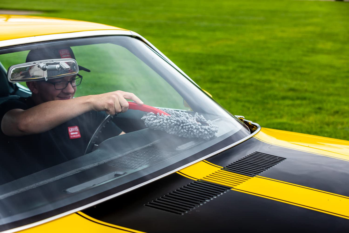 Griot's Garage Microfiber Mini Duster for Car Interior Cleaning and Detailing, Cleans Paint, Glass, Chrome, and Trim, Storage Bag Included, 11412