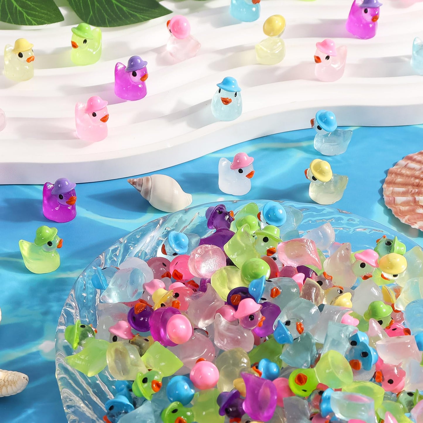 VICROIC 100 PCS Luminous Mini Resin Ducks, Tiny Miniature Duck Figures Wearing Hat Glow in The Dark for Dollhouse, Garden, Micro Landscape, Home Outdoor Party, Aquarium Decor