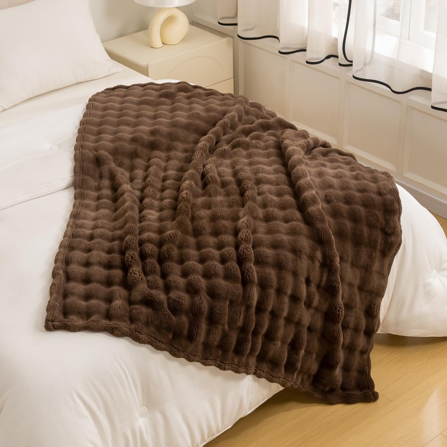 YUSOKI Faux Fur Throw Blanket with 3D Bubbles Super Soft Fuzzy Cozy Thick Blanket for Couch Chair Sofa Gift Home Décor(Brown,50 * 60inches)