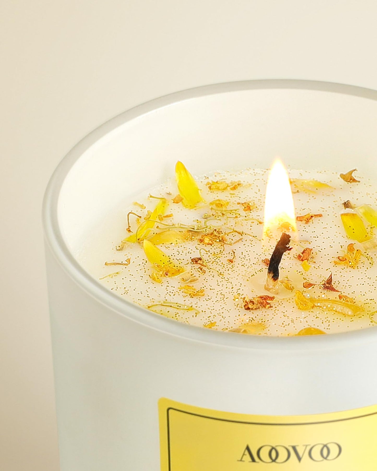 AOOVOO Vanilla Scented Candles for Women - Aromatherapy Candle with Crystals Inside, 10oz Soy Candles for Home Scented, Birthday Gifts Mothers Day Candle for Women Mom