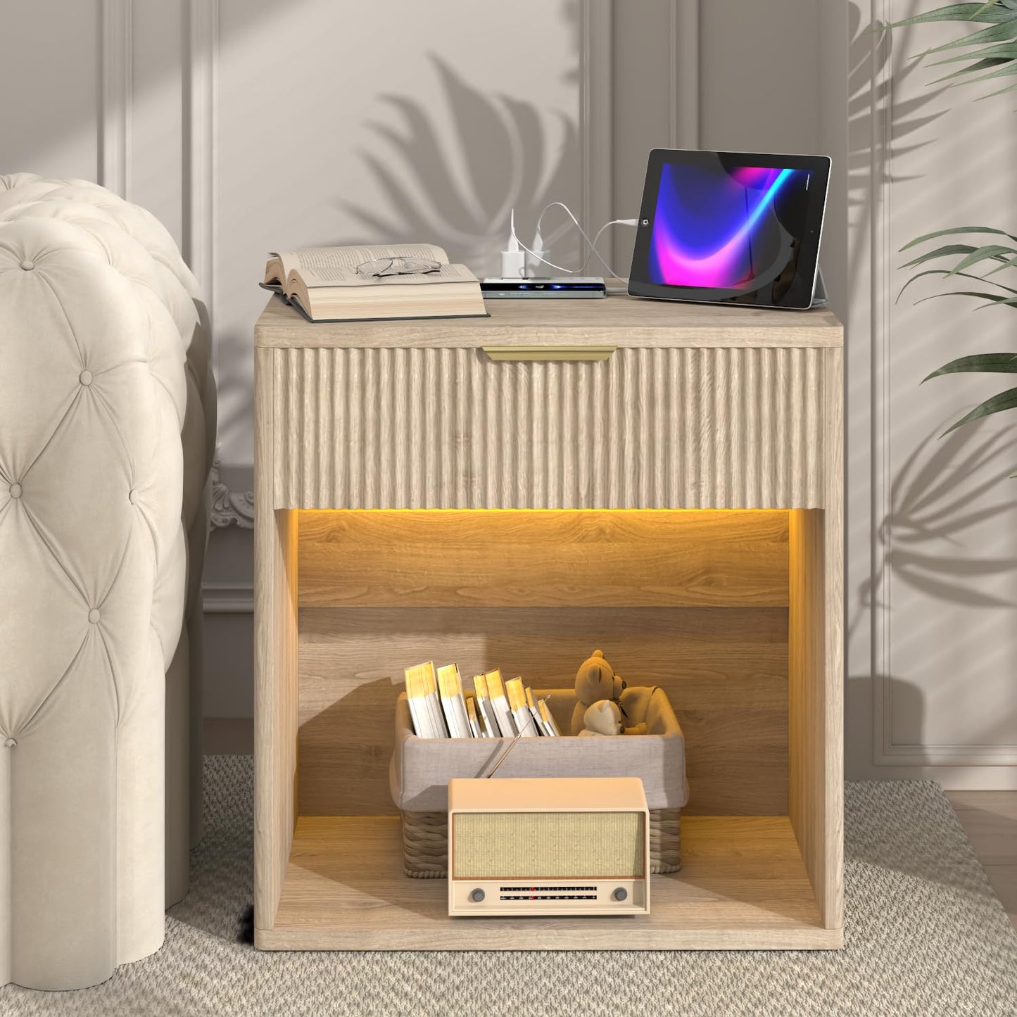 EROMMY Fluted Nightstand with Charging Station, 23” Wide Modern Bedside Table with Drawer, Mid Century Nightstand End Table for Bedroom, Curved Profile, Natural Oak