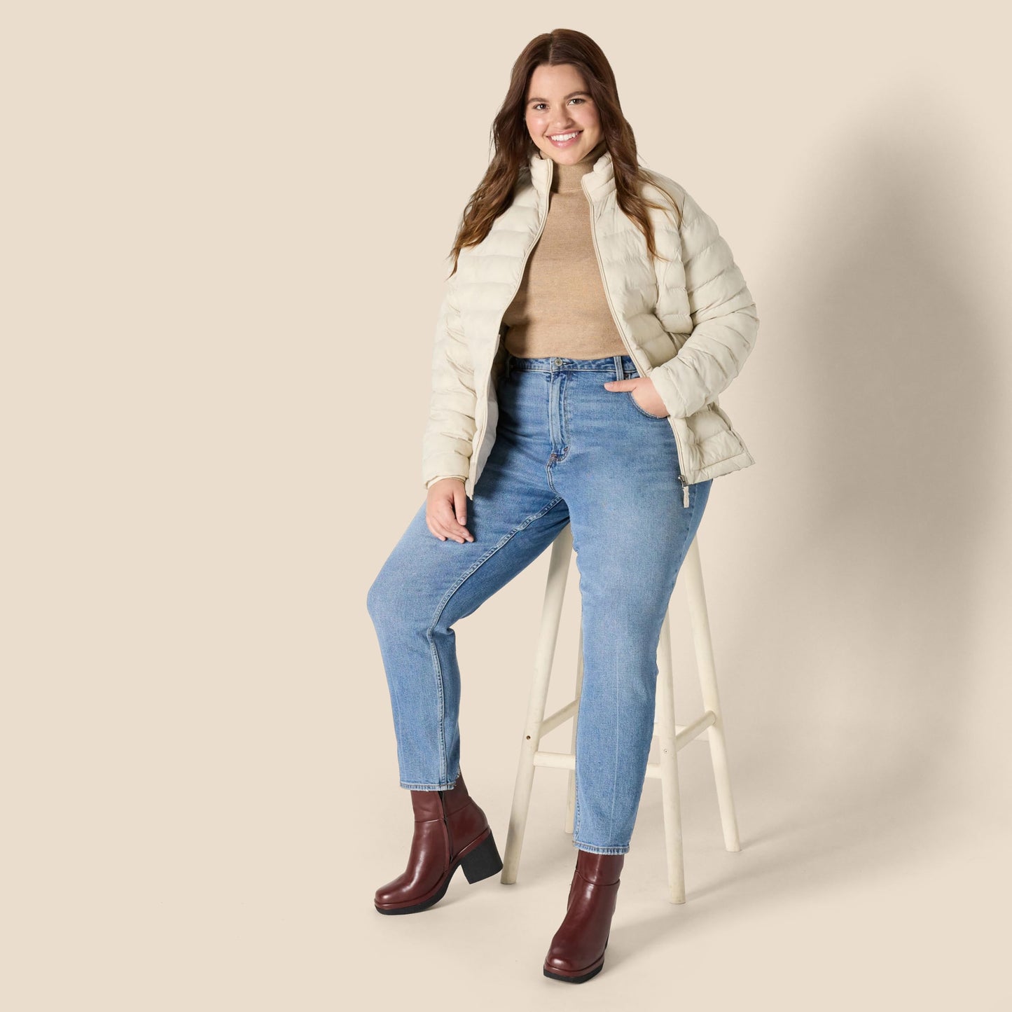 Amazon Essentials Women's Lightweight Long-Sleeve Water-Resistant Packable Puffer Jacket (Available in Plus Size), Stone, Large