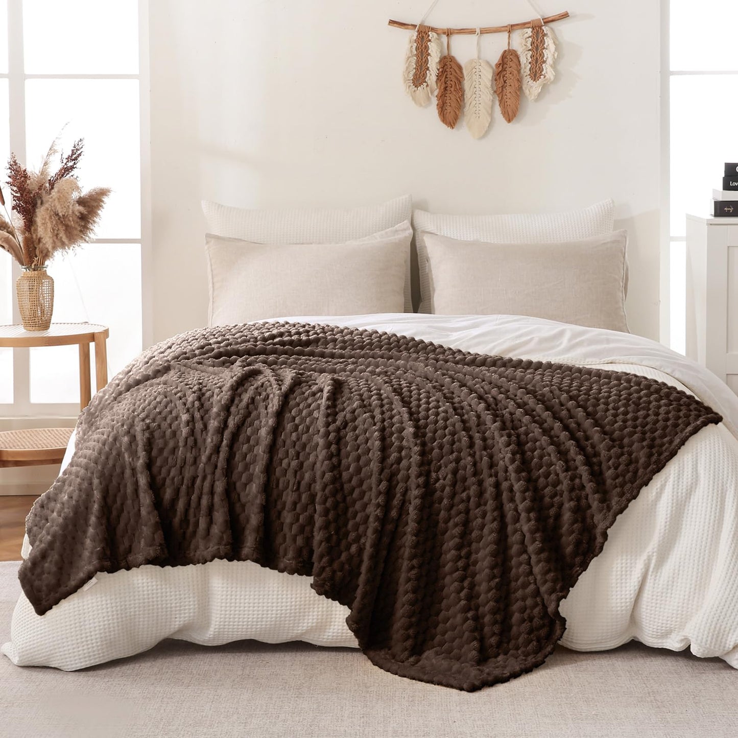 Bnuitland Brown Flannel Throw Blanket (50X70 inches), 300 GSM Fleece Cozy Warm Soft Home Decor Lightweight Bed Sofa Blanket for Adults, Suitable for All Seasons.