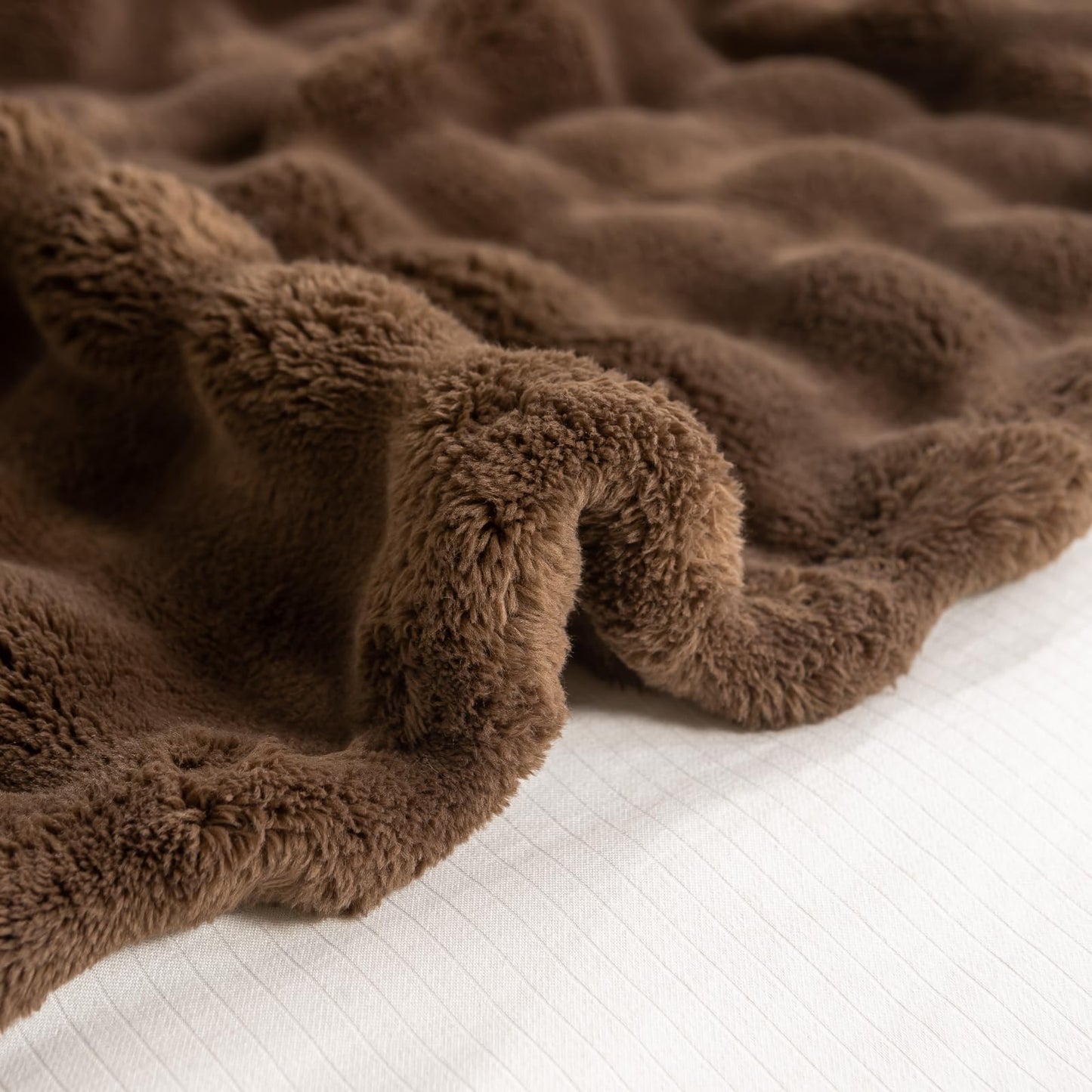 YUSOKI Faux Fur Throw Blanket with 3D Bubbles Super Soft Fuzzy Cozy Thick Blanket for Couch Chair Sofa Gift Home Décor(Brown,50 * 60inches)