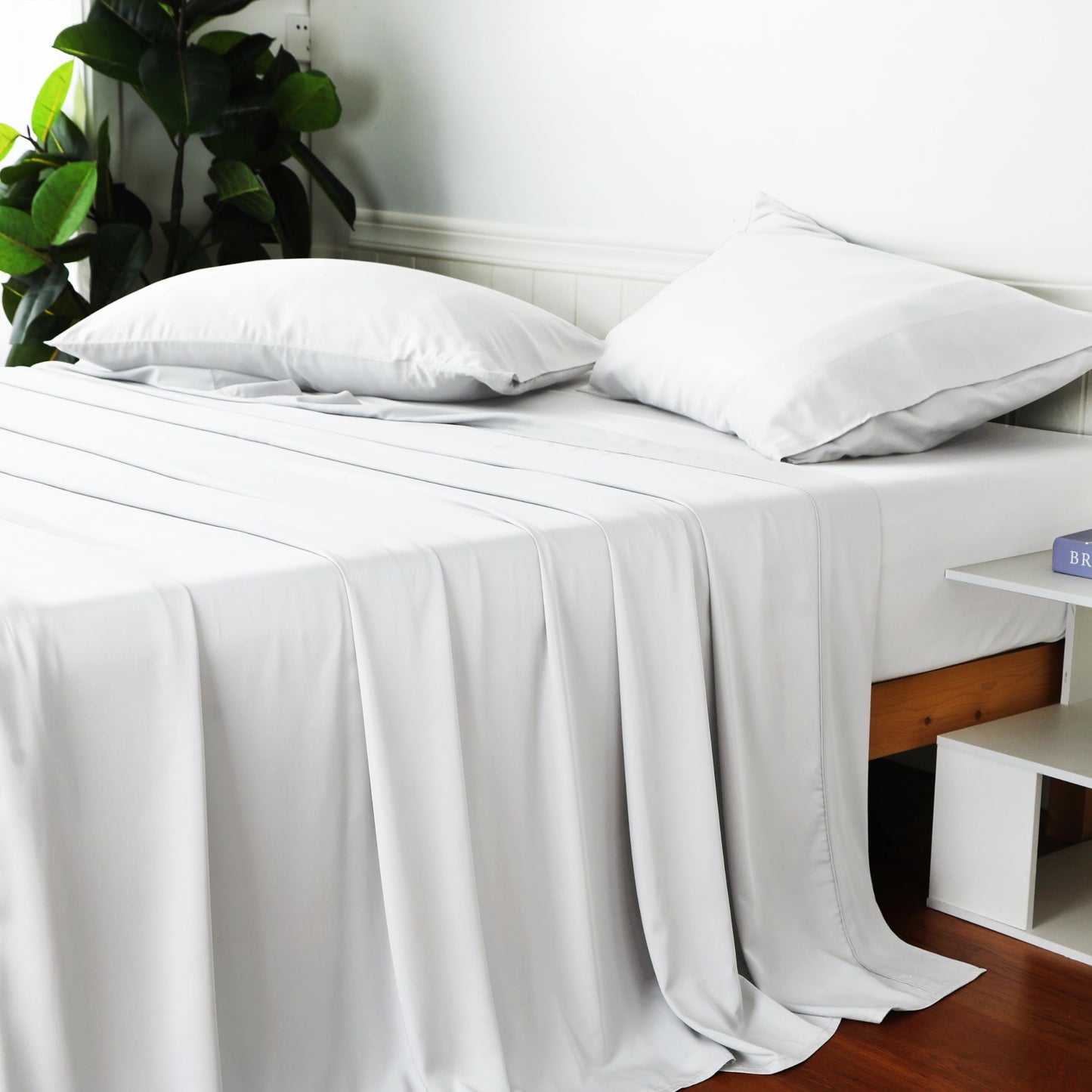 Bamboo Viscose Flat Sheets Only, 400 Thread Count Sateen Weave Cal King Size Flat Sheet Only, Luxury Soft Cooling for Hot Sleepers, Silky Breathable (White, Cal King)