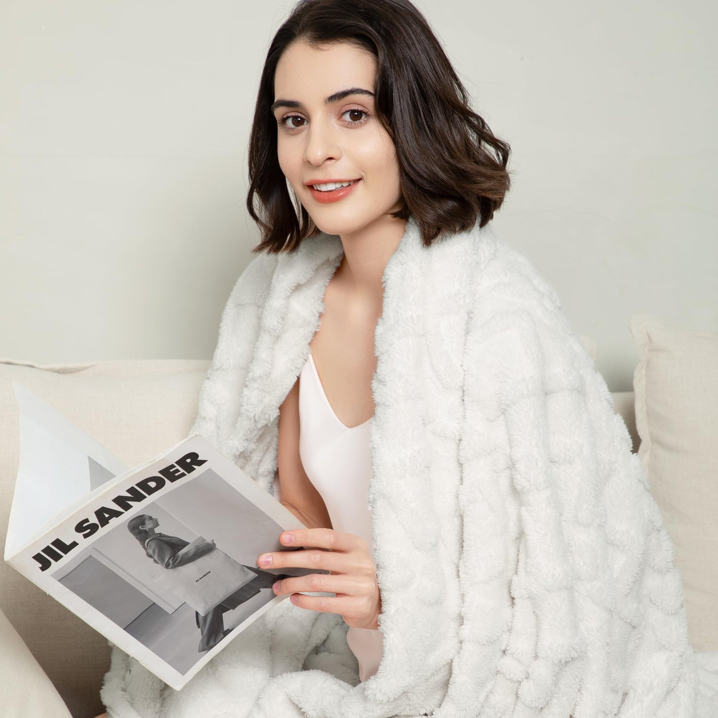 Aganear Fleece Blanket King Size - Lightweight Portable Plush Fuzzy Cozy Soft Blanket for Couch, Sofa, Bed, Office, Breathable and Skin-Friendly Blanket for All Season Accessories(108"x90", White)