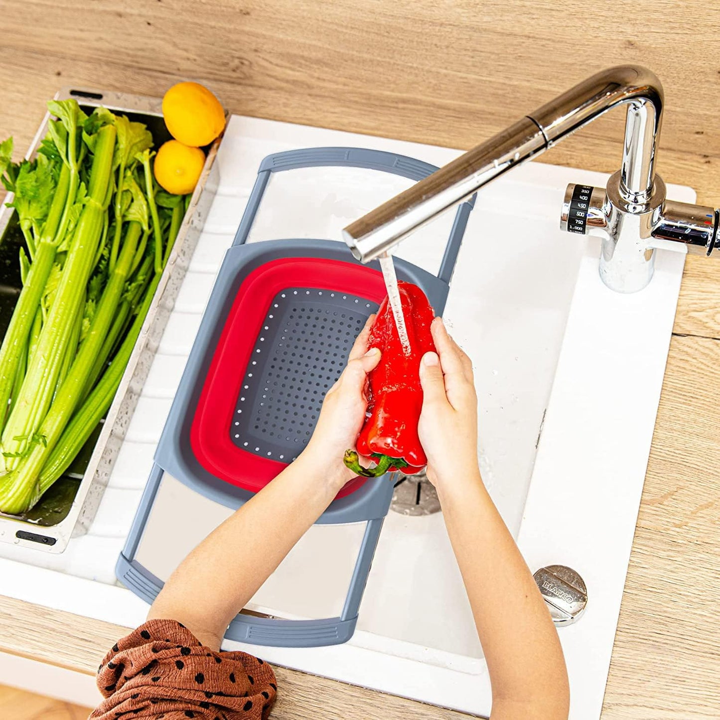 Collapsible Colander Strainer with Extendable Handles - Over the Sink Vegetable/Fruit Colanders Strainers for Kitchen, Capacity of 6 quart (Red)