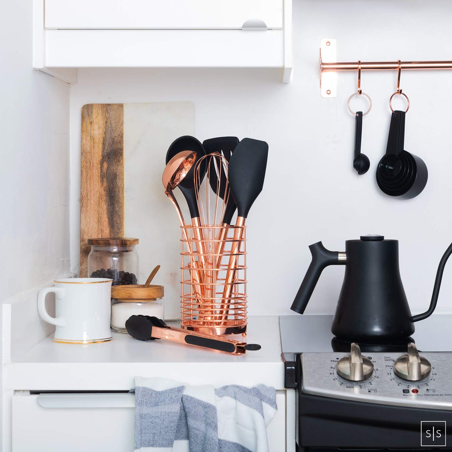 Black and Copper Kitchen Utensils with Holder - 17-Piece Set with Measuring Cups and Spoons, Rose Gold Cooking Tools - Stylish Black and Copper Kitchen Accessories for Modern Cooking and Baking