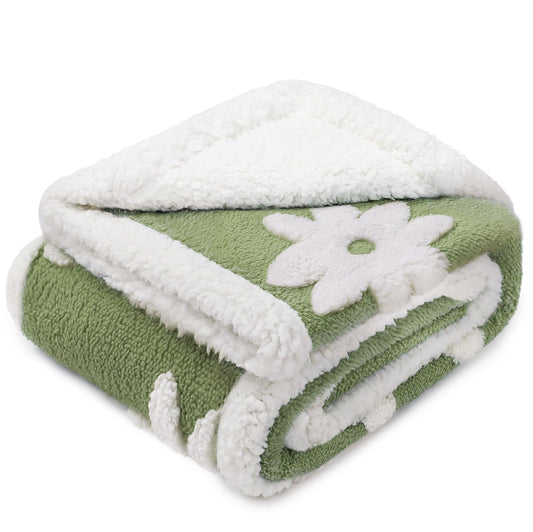 Luciphia Waterproof Pet Blanket for Medium Large Dogs Washable Fluffy Thick Jacquard Shag Fleece Warm Sherpa 3D Textured Flower Print for Cats Puppy Couch Protection (Green,40x28 inches)