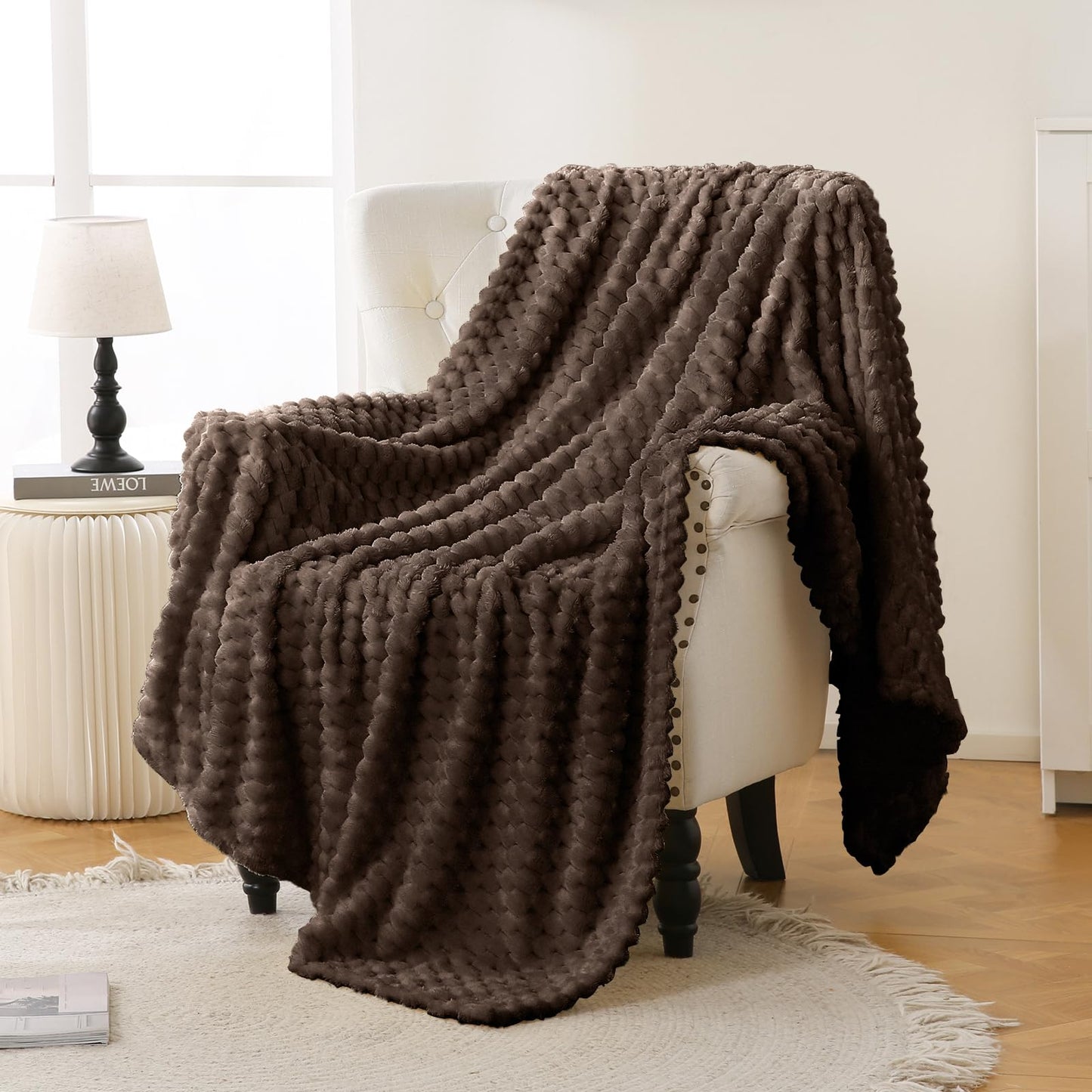Bnuitland Brown Flannel Throw Blanket (50X70 inches), 300 GSM Fleece Cozy Warm Soft Home Decor Lightweight Bed Sofa Blanket for Adults, Suitable for All Seasons.
