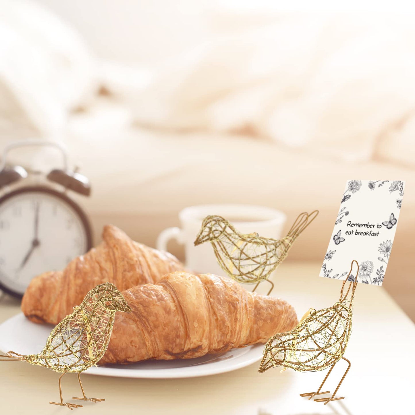 ZZZ TYLOO Artisan Handmade Gold-Wire Woven Bird Statues Trio Table Decor- Modern Farmhouse Shelf Decor with Hanging Chain, Multi-Pose Metal Bird Figurines for Home Office & Holiday Display