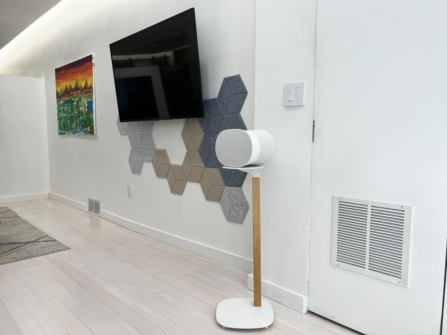 ynVISION.DESIGN Wood Speaker Stands | Pair | Max 22 LBS per Stand | Compatible with Sonos Era 300 and Most Bookshelf Speakers | 31 inches Tall | Foam Pad - Built in Cable Management | White and Beech