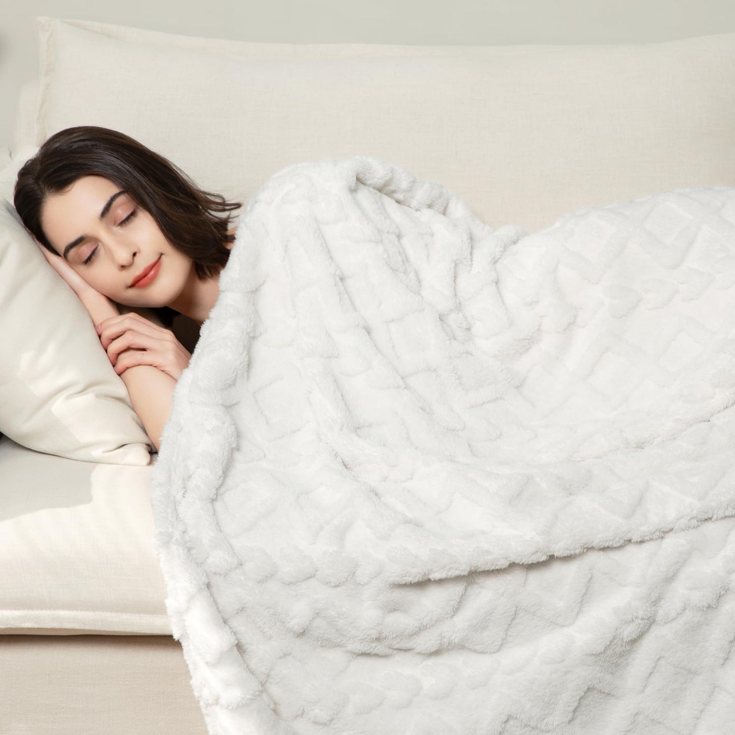 Aganear Fleece Blanket King Size - Lightweight Portable Plush Fuzzy Cozy Soft Blanket for Couch, Sofa, Bed, Office, Breathable and Skin-Friendly Blanket for All Season Accessories(108"x90", White)