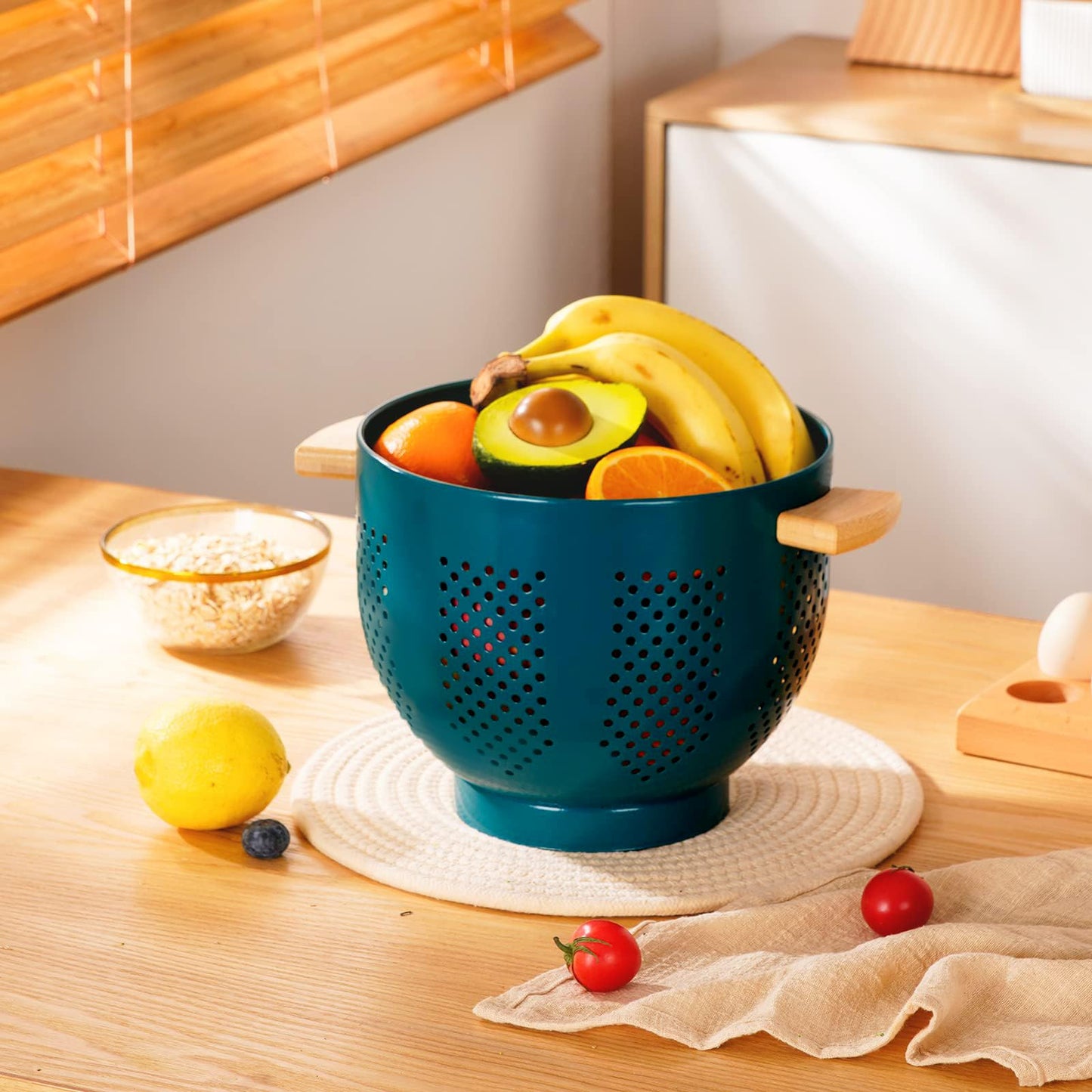 Metal Colander with Wood Handle, Powder Coated Steel Large Kitchen Strainer Stable Base,(Green, 5.5QT)