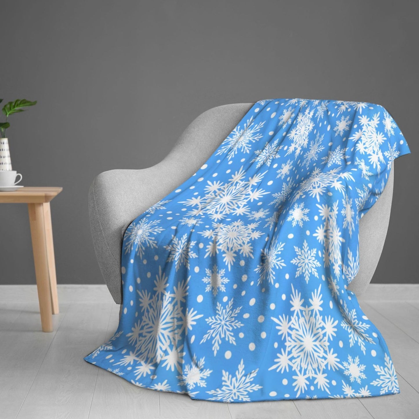 Perinsto Winter Snowflakes Blue Throw Blanket Ultra Soft Warm All Season Christmas Decorative Fleece Blankets for Bed Chair Car Sofa Couch Bedroom 50"X40"