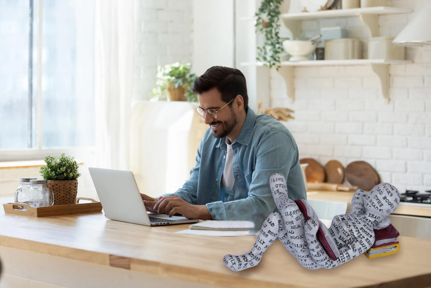 Reading Women Figurine Home Decor Gold Thinker Statue Nordic Modern Abstract Art Sculpture Resin Figurines for Living Room Desk Table Bookshelf Shelf Office Desktop Decoration (Style 9)