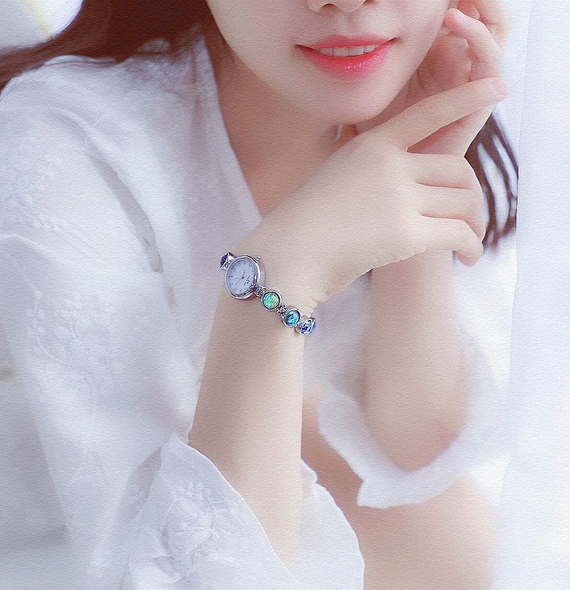 ADSBIAOYE Women's Watches Luxury Vintage Crystal Diamond Bracelet Watch Ladies Fashion Dress Quartz Wrist Watch Stainless Steel Waterproof Gift Watch (01 Silver)