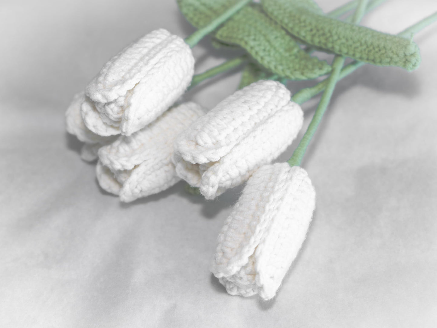 5 PCS Artificial Flowers, Crochet Flower Bouquet, Tulips, Handmade Crochet Flowers, White Tulips, Fake Flowers for Decoration, Cute Home Decor, Tulip, Tulips VooXy (Deep White)