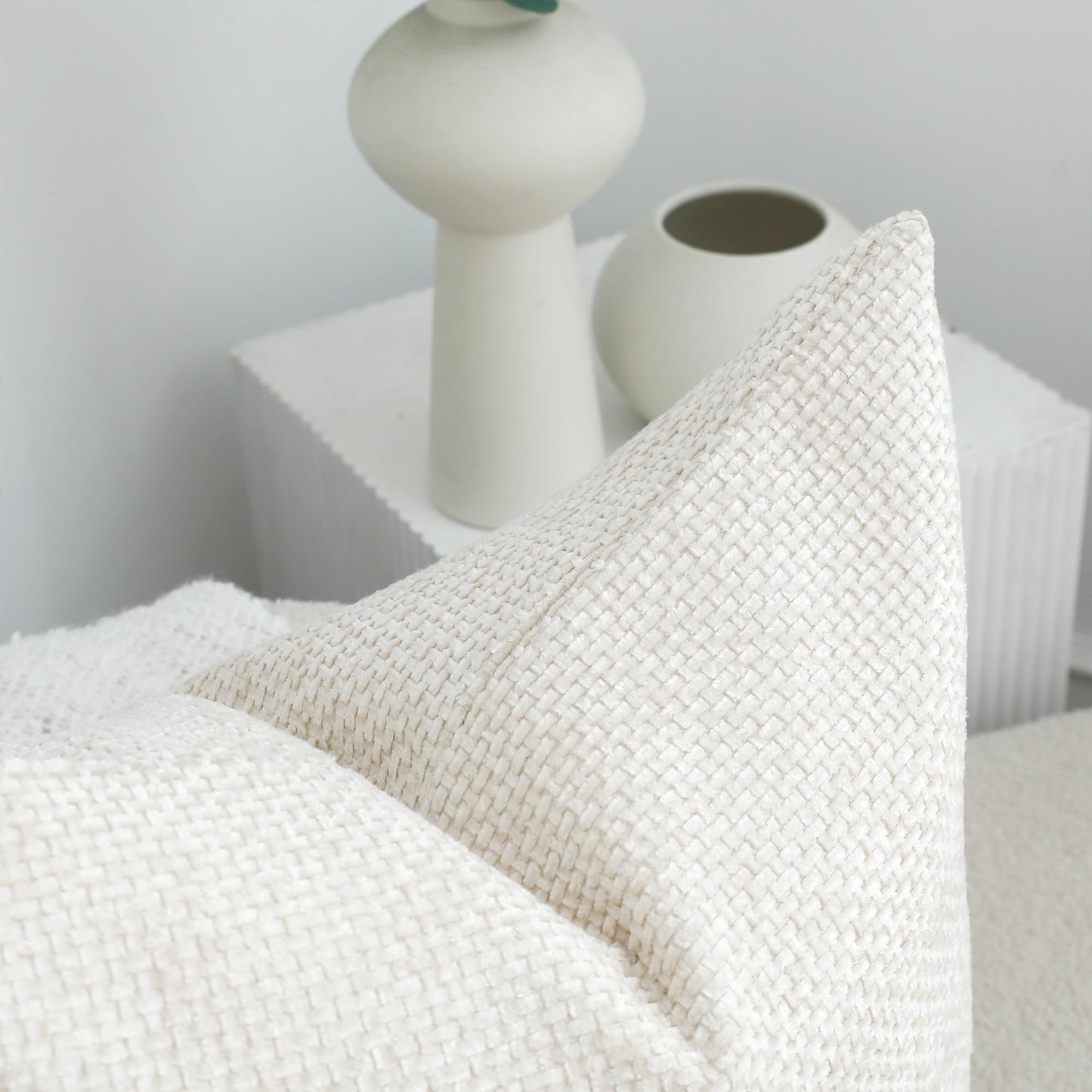 Stellhome Pack of 2 Woven Textured Decorative Throw Pillow Covers Soft Chenille Accent Luxury Cushion Cases for Living Room Couch Bed Sofa Farmhouse Boho Home, 20x20 inch, Cream