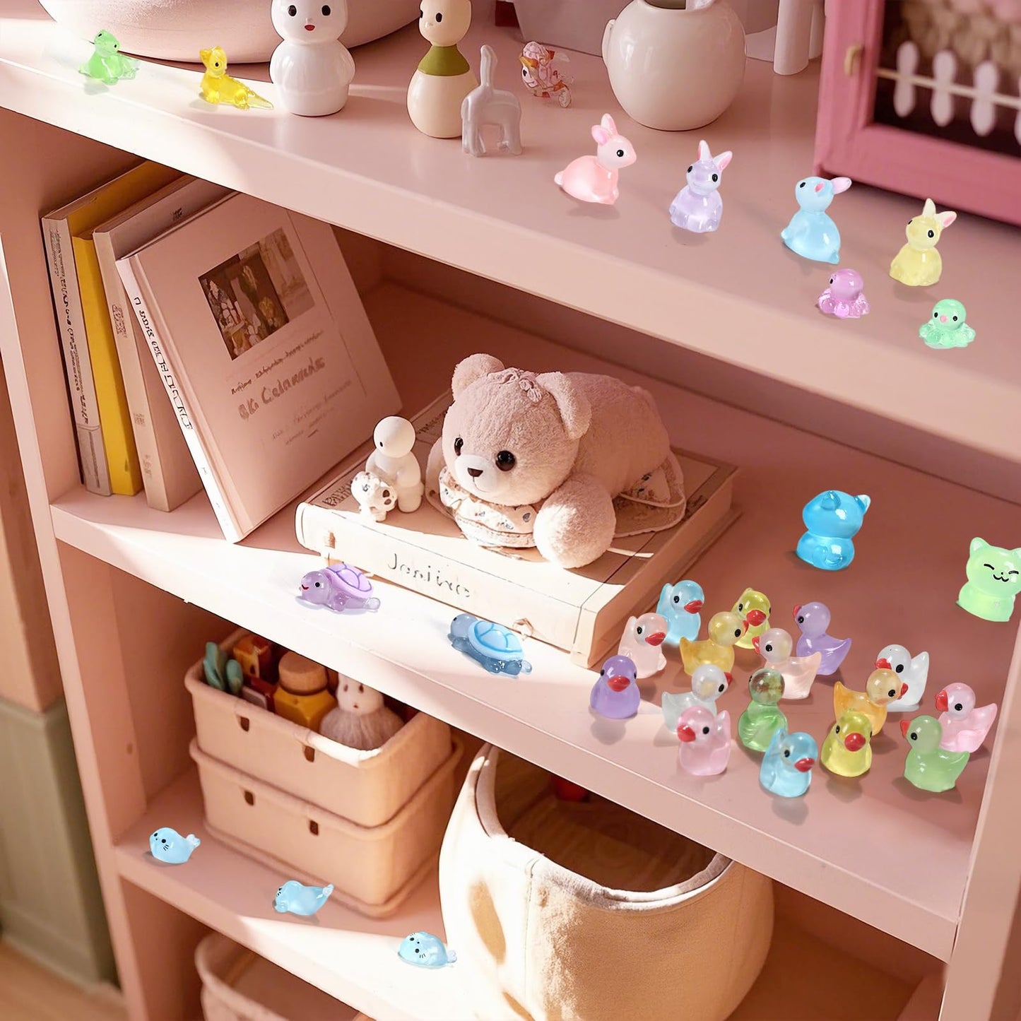 IHFAIO 100PCs Mini Resin Animals, Mini Ducks Unicorns Rabbits Dolphin Frog Dinosaur Cat Luminous Animals Glow in The Dark to Hide Around The Office Home for DIY Garden Dollhouse Combination