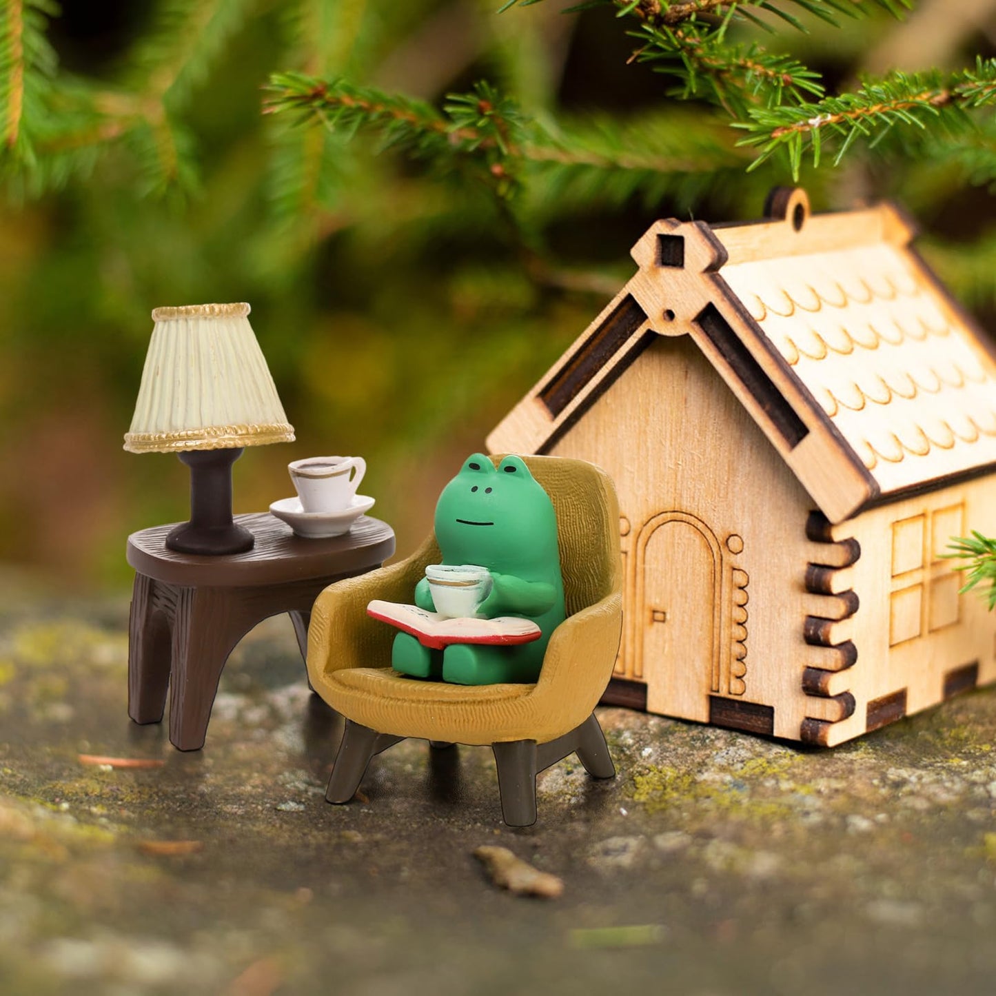 Noamus 8 Pieces Miniature Frog Figurines, Adorable Resin Collectibles Set, Cute Frog Statue Sculpture, Funny Desk Accessories for Garden Bedroom Office Decor, Plant Shelf