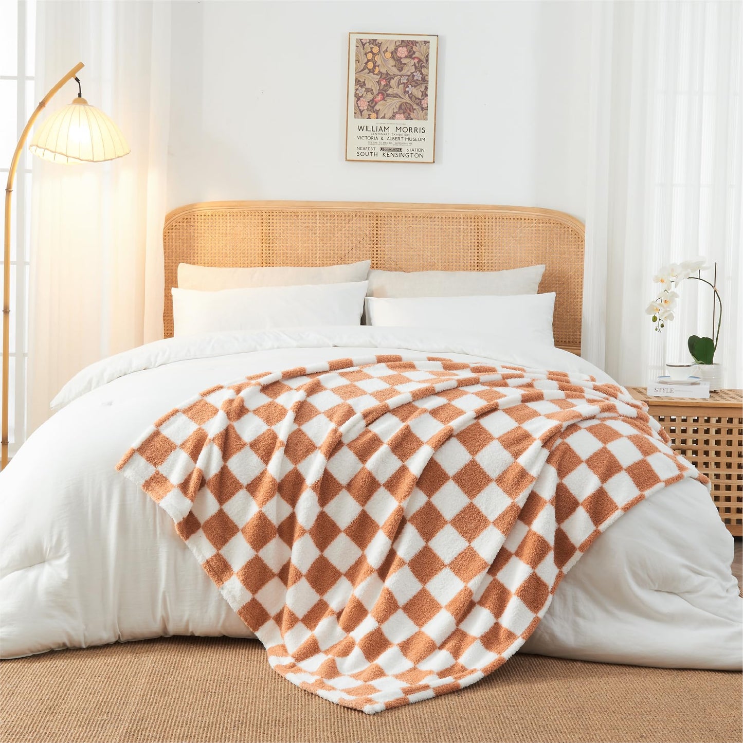 BEDELITE Checkered Blanket - Reversible Soft Cozy Fuzzy Blanket, 350GSM Warm Fluffy Throw Blanket for Couch, Bed, Travel (Khaki, 50" x 60")