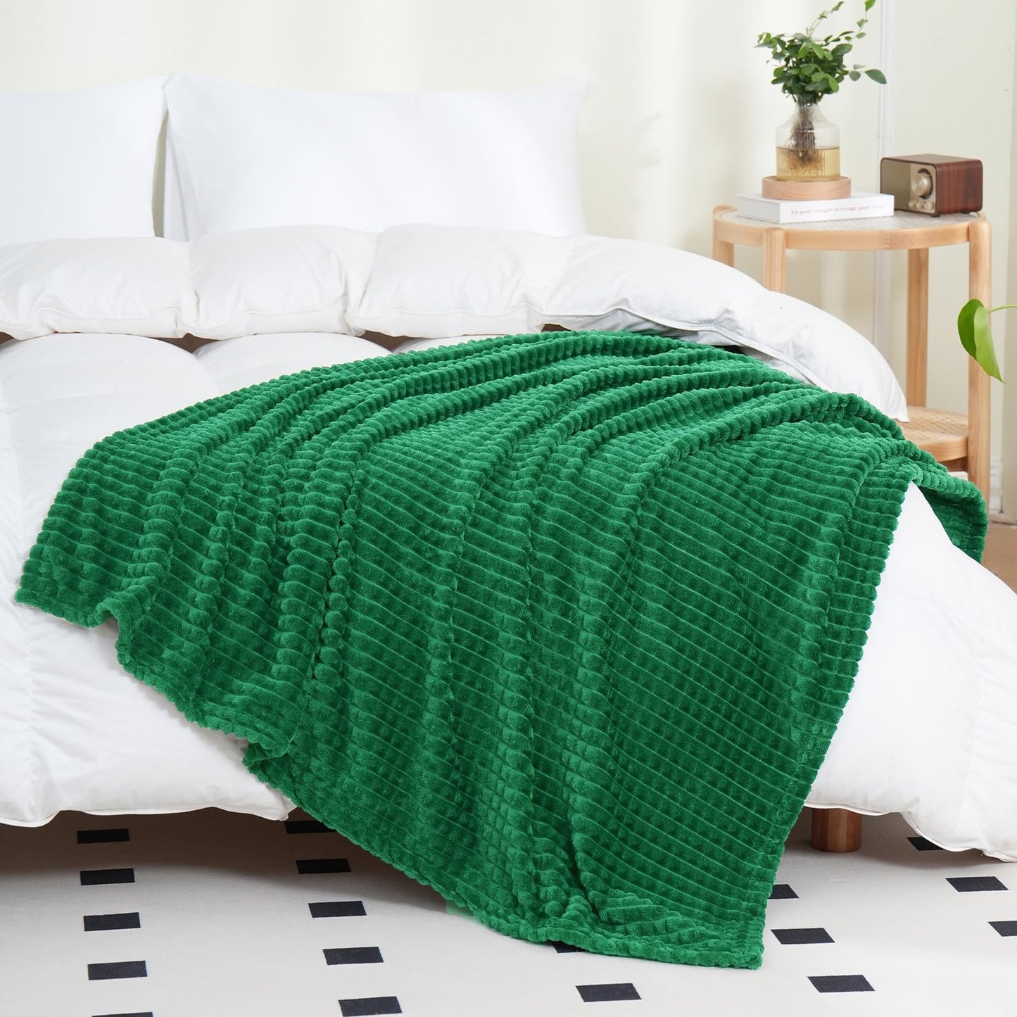 Puncuntex Flannel Fleece Throw Blanket Classic Green 50"×60",Super Soft Plush Cozy Blanket with Square Grid Design Luxury for Couch Sofa Chair