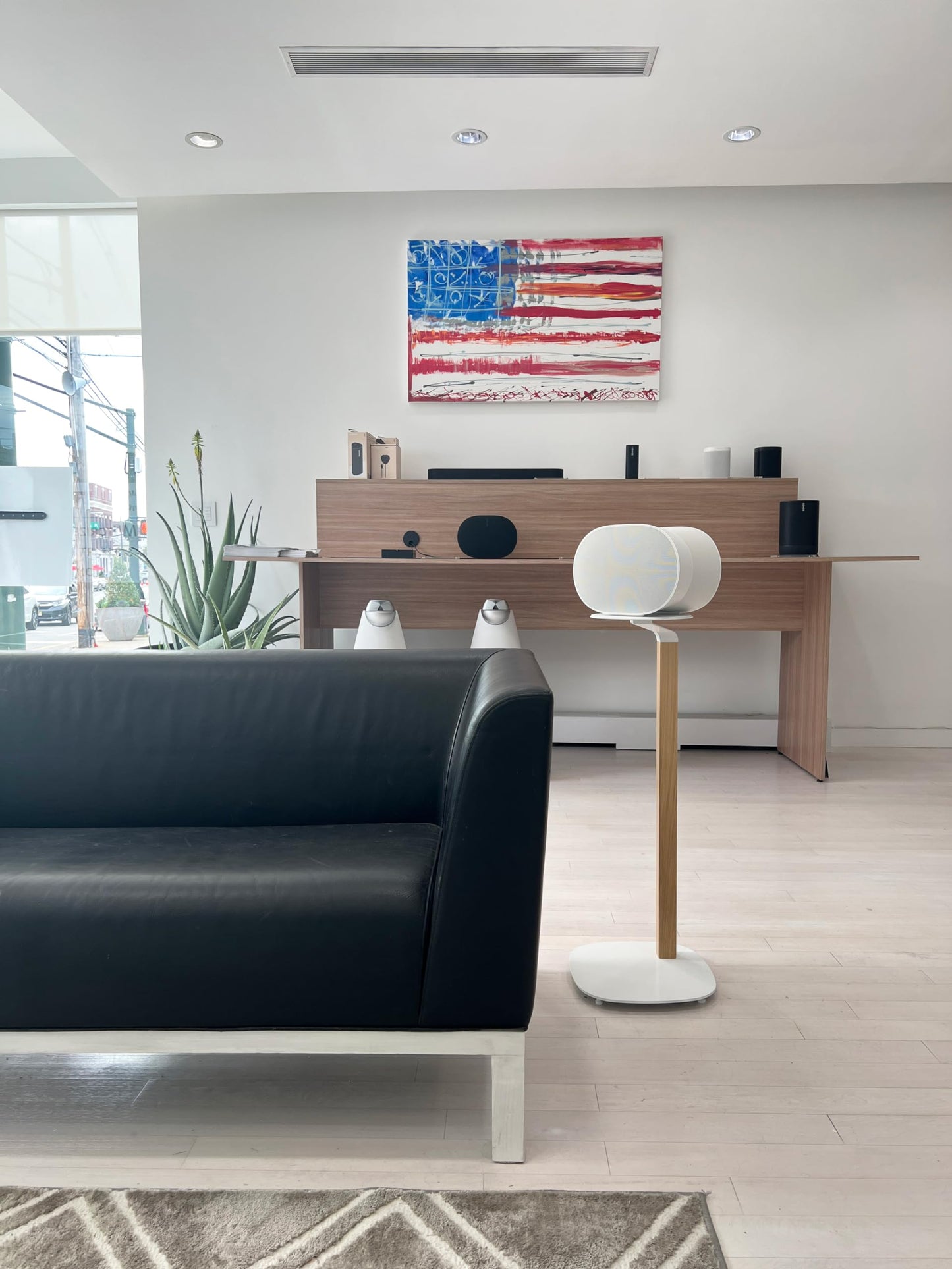 ynVISION.DESIGN Wood Speaker Stands | Pair | Max 22 LBS per Stand | Compatible with Sonos Era 300 and Most Bookshelf Speakers | 31 inches Tall | Foam Pad - Built in Cable Management | White and Beech