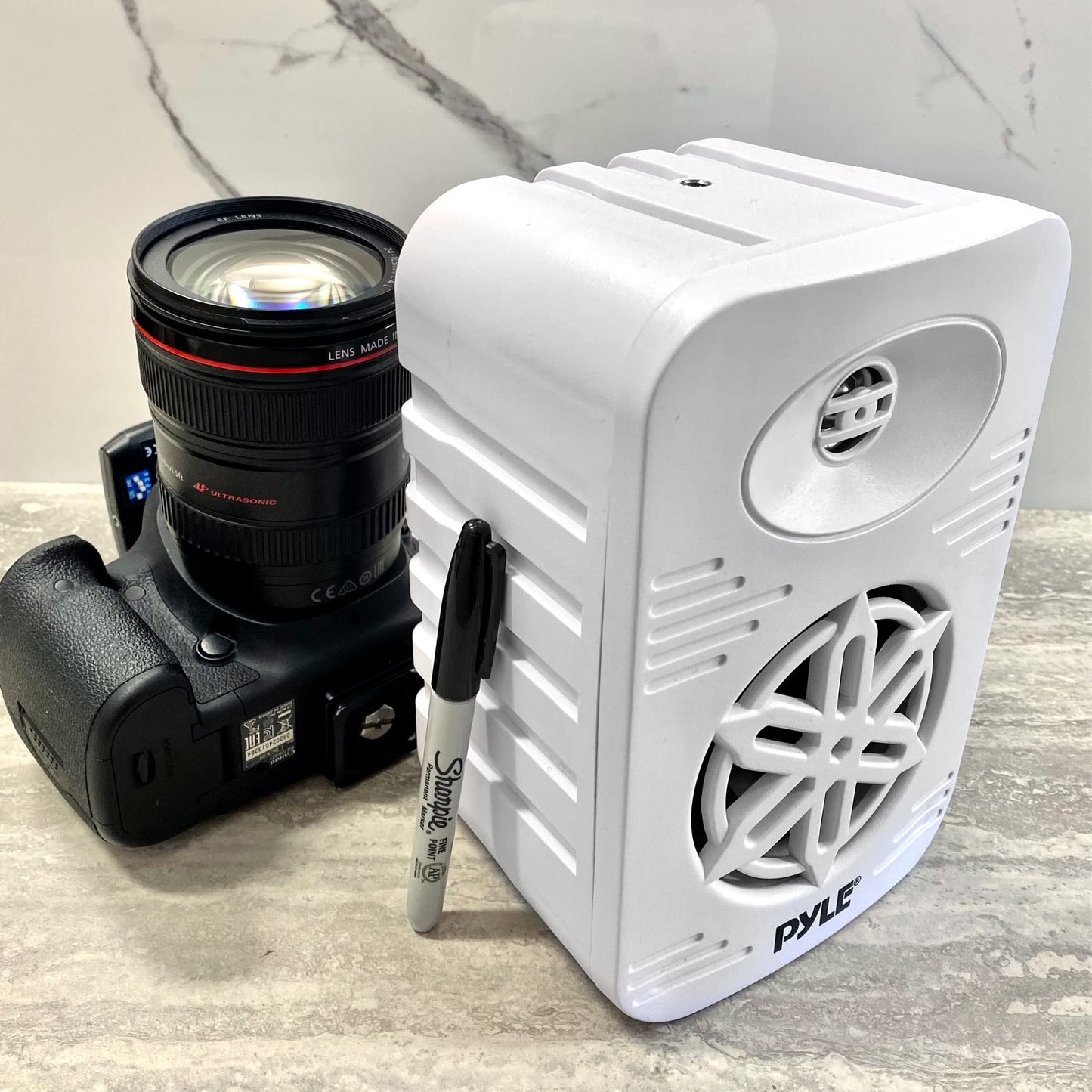 PyleUSA Bluetooth Indoor Outdoor Speakers Pair-300 Watt Dual Waterproof 4” 2-Way Full Range Speaker System w/1/2” High Compliance Polymer Tweeter-Home, Boat, Marine, Deck(White)(PDWRBT46WT)