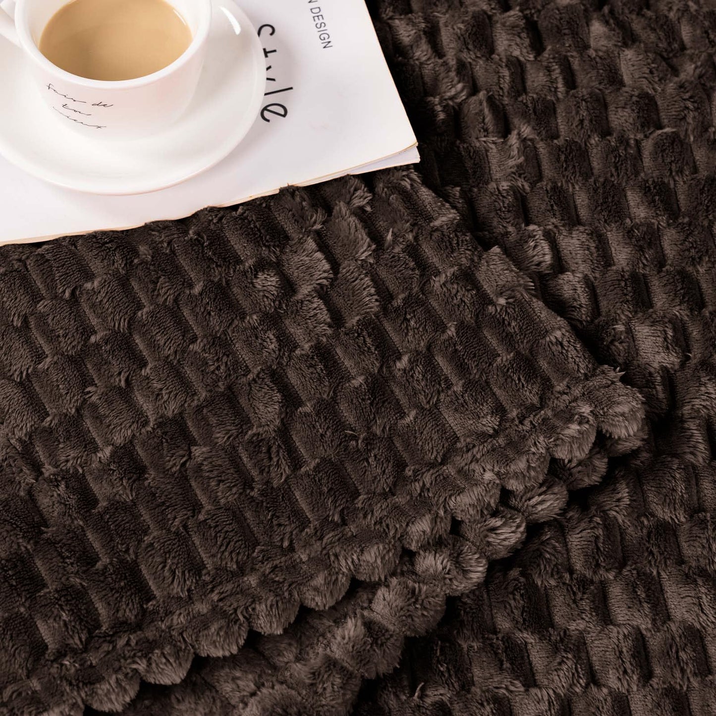 Bnuitland Brown Flannel Throw Blanket (50X70 inches), 300 GSM Fleece Cozy Warm Soft Home Decor Lightweight Bed Sofa Blanket for Adults, Suitable for All Seasons.