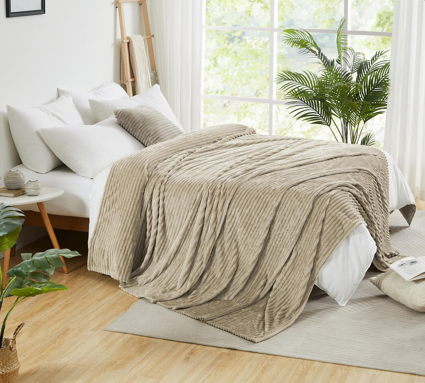 Geniospin Fleece Blanket Queen Size – 280GSM Super Soft Lightweight Bed Blanket with Strip, 3D Ribbed Jacquard, Plush Fuzzy Cozy Microfiber, Warm and Breathable (Taupe, 90x90 inches)