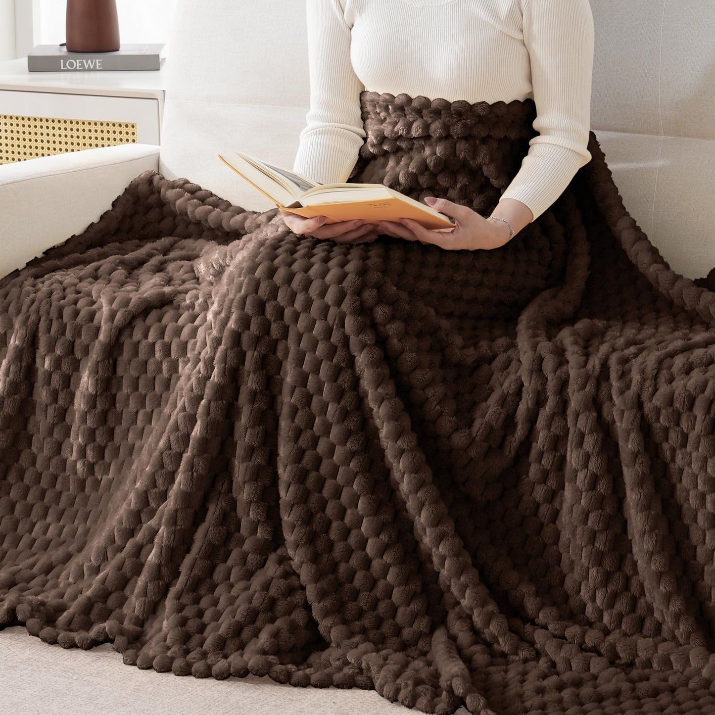 Bnuitland Brown Flannel Throw Blanket (50X70 inches), 300 GSM Fleece Cozy Warm Soft Home Decor Lightweight Bed Sofa Blanket for Adults, Suitable for All Seasons.