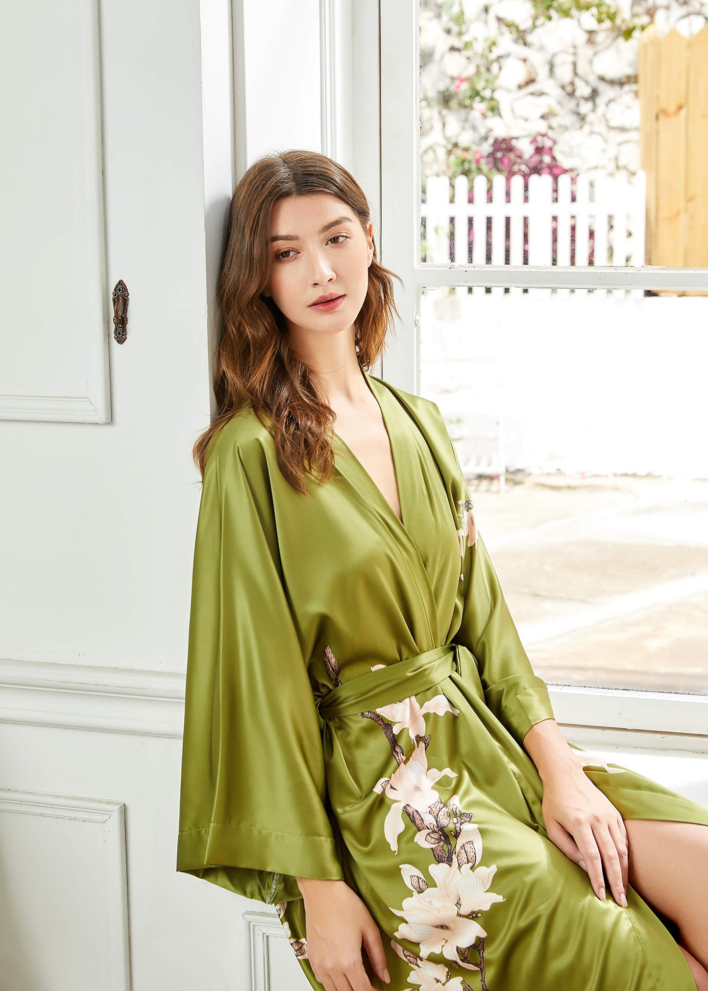 BABEYOND Kimono Robe Cover up with Box Long Floral Satin Sleepwear Silky Bathrobe Bachelorette Robe