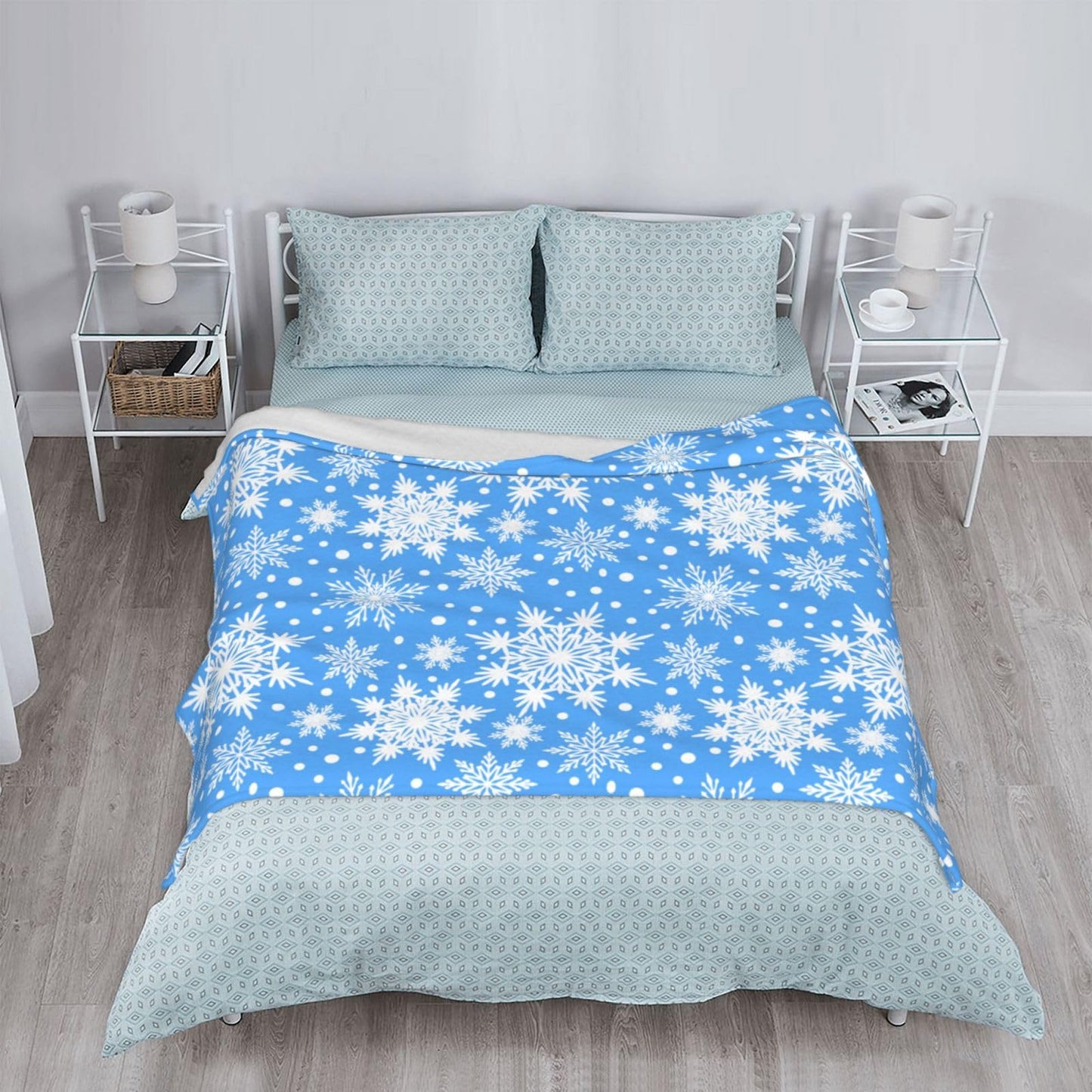 Perinsto Winter Snowflakes Blue Throw Blanket Ultra Soft Warm All Season Christmas Decorative Fleece Blankets for Bed Chair Car Sofa Couch Bedroom 50"X40"