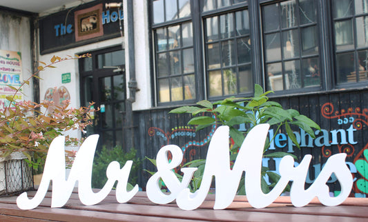 Amajoy Large White Wooden MR & MRS Wedding Sign for Beach Wedding Elegant Sweetheart and Reception Top Table Sign Decorative Letters for Wedding Shower