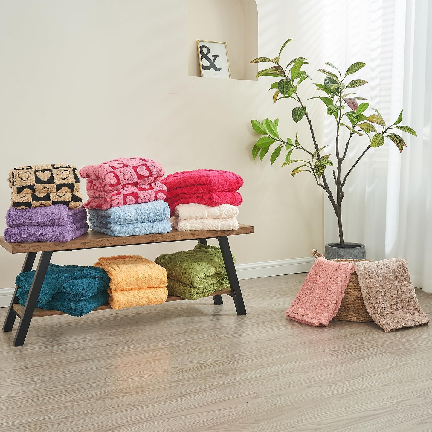 FY FIBER HOUSE Throw Blankets with Heart Checkered,Soft Warm Blankets for Lover Mom Father Gifts,Washable Lightweight Fuzzy Blanket for Couch Sofa Bed Office All Season(Black Brown,50"x60"