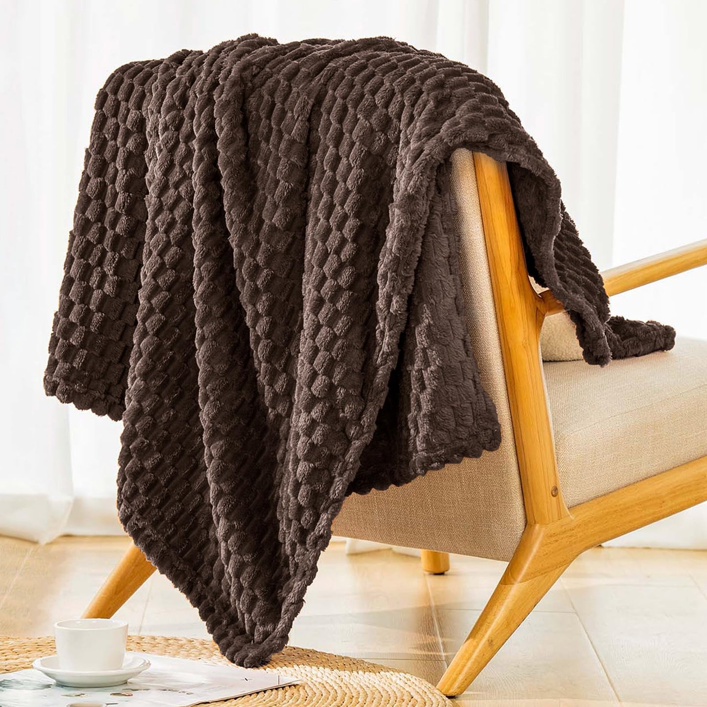 Bnuitland Brown Flannel Throw Blanket (50X70 inches), 300 GSM Fleece Cozy Warm Soft Home Decor Lightweight Bed Sofa Blanket for Adults, Suitable for All Seasons.