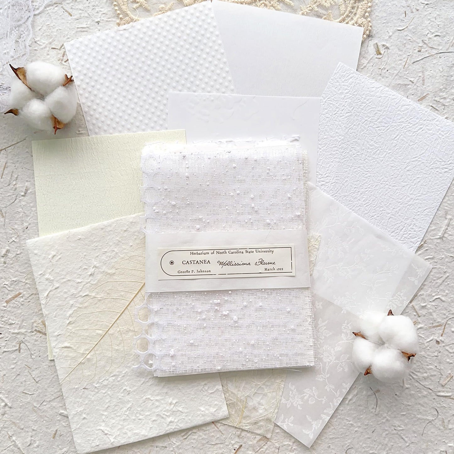 Aromoty 30 sheets A5 Large Textured Scrapbook Paper&Mesh Fabric set - Handmade Craft Mulberry Special Paper Mix for Scrapbooking Junk Journaling Supplies Card DIY Materials Collage, 5.8x8.2 Inches