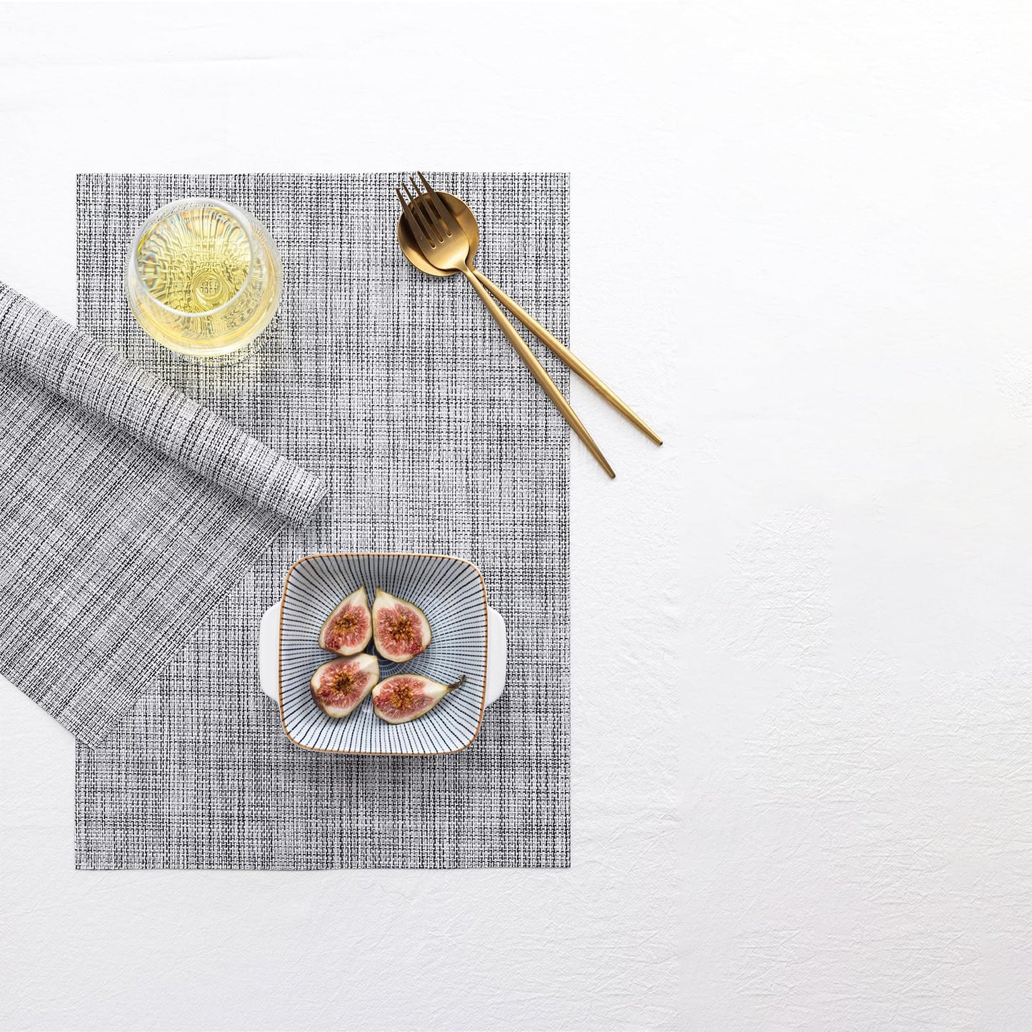 LEXMORE Placemats Set of 6 Vinyl/Plastic Woven Place Mats for Kitchen Table Indoor/Outdoor Washable Placemat Wipeable Dining Table Mats(Gray)