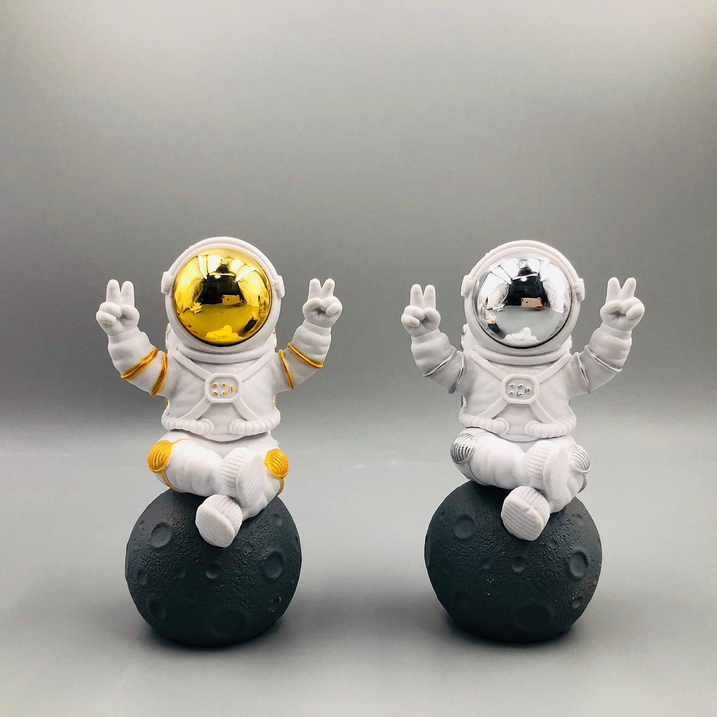 Ecacon Figurine Astronaut Statue Spaceman Décor,Desktop & Tabletop Decorative Cute Mini Space Figure Ornament,Cake Toppers Decoration and Craft Gift(Silver and White Astronaut Figurine)